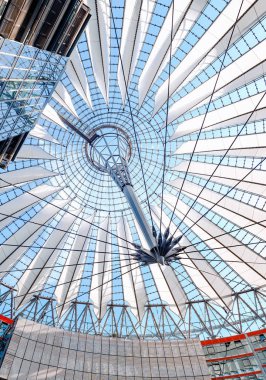 Berlin, Almanya - 19 Mayıs 2018: Berlin Sony Center Binası