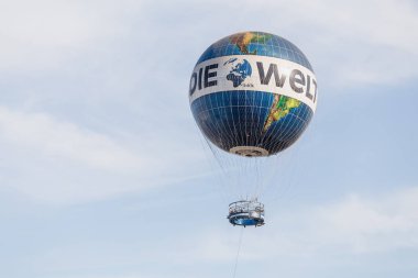 Berlin, Almanya - 19 Mayıs 2018: Welt balon Berlin'de bir harika panoramik görünüm noktasıdır