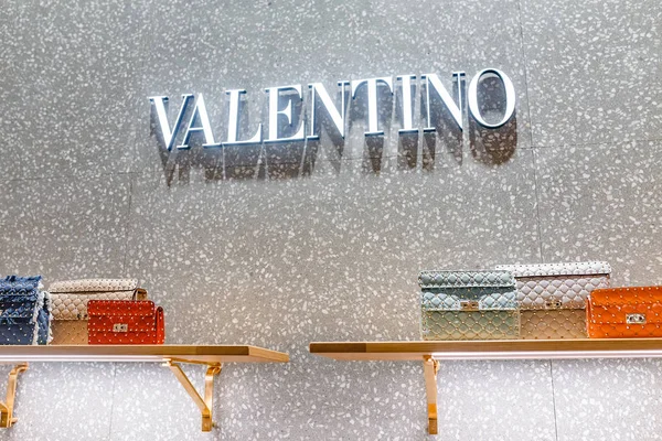 Berlín Německo Května 2018 Valentino Luxusní Tašky Obchodě Zobrazovat Kdw — Stock fotografie