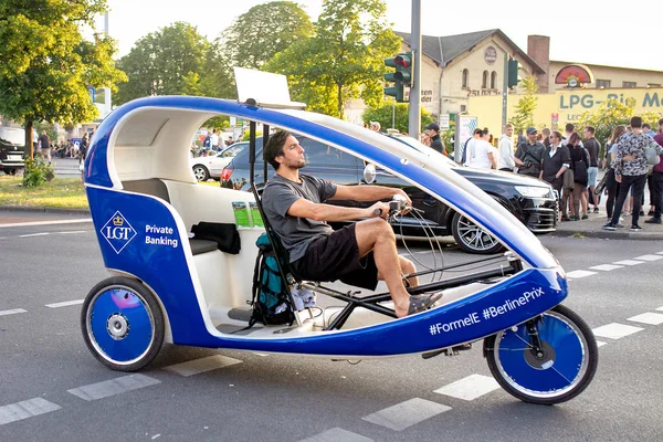 Berlín Alemania Mayo 2018 Rickshaw Taxi Bicicleta Calle Ciudad —  Fotos de Stock