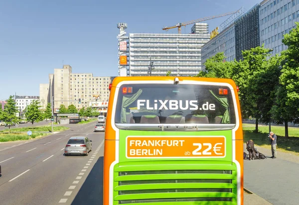 Berlino Germania Maggio 2018 Autobus Interurbano Flixbus Strada — Foto Stock
