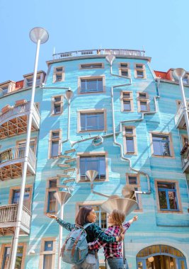 Dresden, Almanya, 20 Mayıs 2018: Kunsthofpassage olarak da bilinen su veya yağmur ev inşa Dresden Neustadt mimarisinin şaşırtıcı şaheseri olduğunu