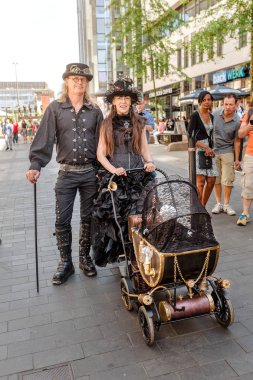 Leipzig, Almanya - 21 Mayıs 2018: insanlar alın kısmında yıllık Gotik ve Steampunk Festivali Leipzig de giyinip