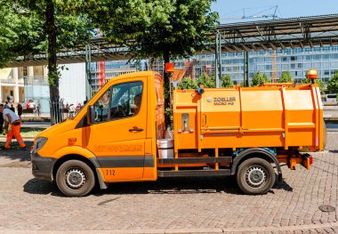 Leipzig, Almanya - 21 Mayıs 2018: çöp kamyonu Leipzig City sokak