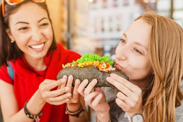 Cheerful Multiracial Friends Eating Sandwich Having Fun Cafe — Stock Photo, Image