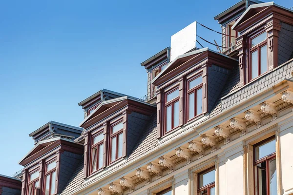 Janelas Sótão Telhado Edifício — Fotografia de Stock