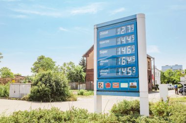 Leipzig, Almanya - 21 Mayıs 2018: Benzin fiyatları Almanya