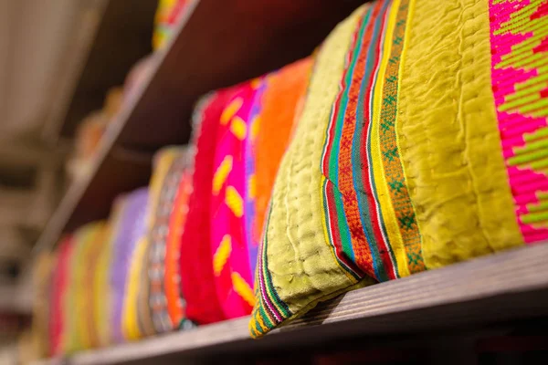 Красочные Арабские Подушки Магазине — стоковое фото