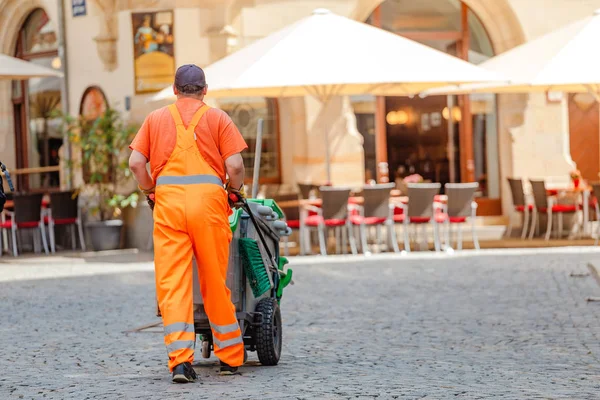 Człowiek Pracuje Jako Sprzątaczka Woźny Miasto Ulica Koncepcji Pracy — Zdjęcie stockowe
