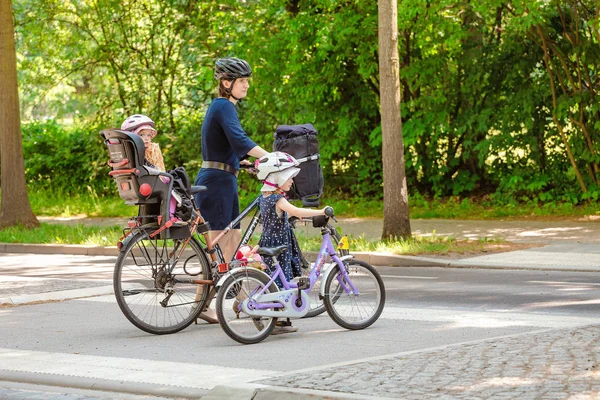 Leipzig Germany May 2018 Mother Her Kids Helmets Riding Bicycle — Stock Photo, Image