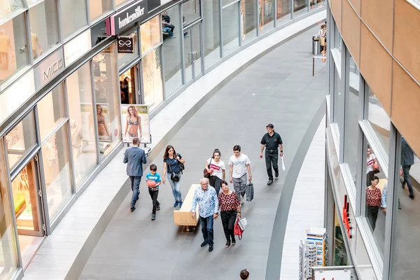 Mei 2018 Leipzig Duitsland Shopping Mall Mensen — Stockfoto