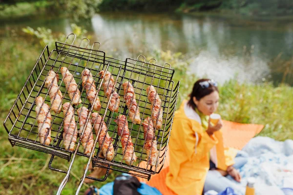 Carne Assortita Pollo Maiale Alla Griglia Cucinata Durante Giornata Estiva — Foto Stock