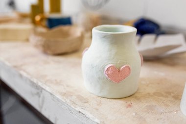 Toprak seramik atölyesinde seramik kap