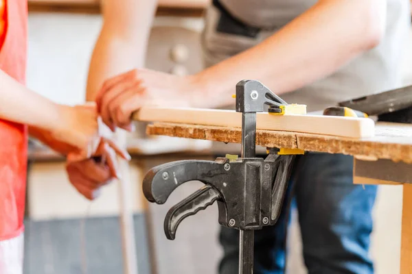 Carpintero Trabajando Con Madera Cerca Las Manos — Foto de Stock