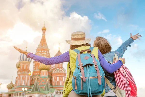 Zwei Junge Frauen Reisen Moskau Russland — Stockfoto