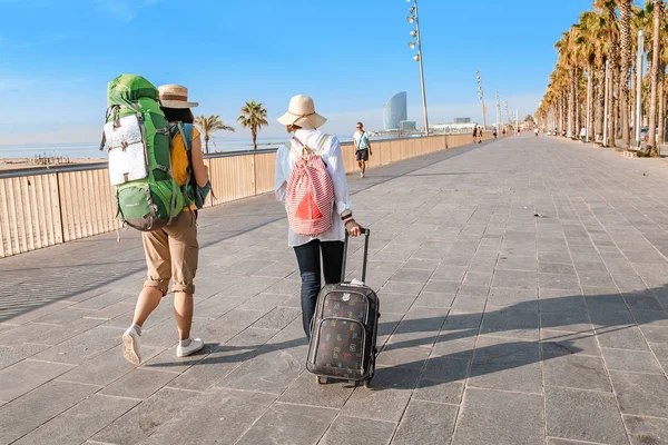 Julho 2018 Barcelona Espanha Pessoas Caminhando Beira Mar Barceloneta Início — Fotografia de Stock