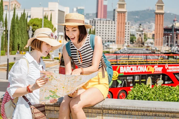 July 2018 Barcelona Spain Two Happy Tourists Looking Map While — Stock Photo, Image