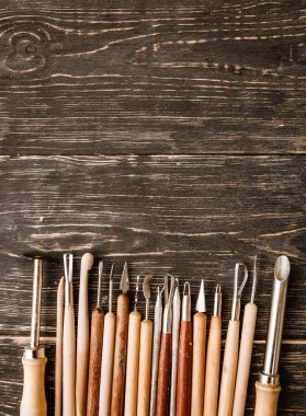 Çalışma seramik sanat araçları en iyi düz görünümü, el ile zanaat kavramı