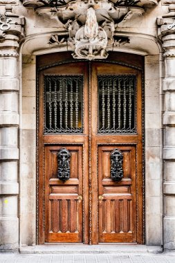 Barcelona'da kapının mimari detay