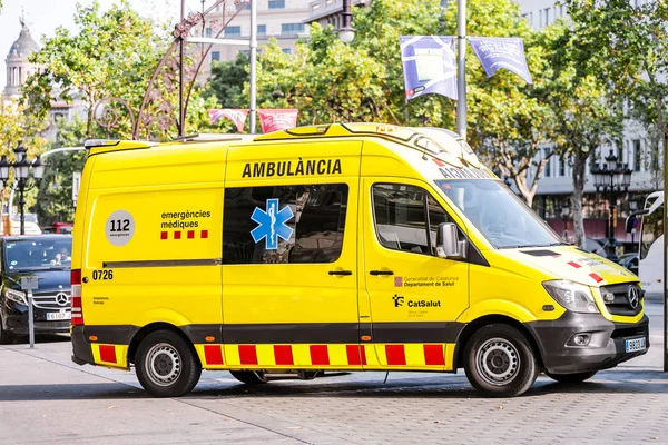 10 Temmuz 2018, Barselona, İspanya: Catalonia ambulans sokağın sürme — Stok fotoğraf