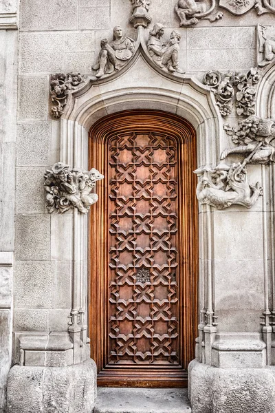 Arquitectura Detalle de la puerta en Barcelona — Foto de Stock