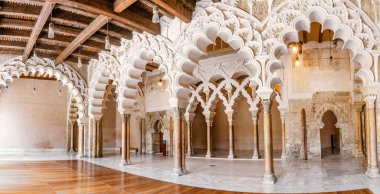 14 Temmuz 2018, Zaragoza, İspanya: Aljaferia Zaragoza en ünlü yerlerinden biri olduğunu. Mudejar mimari tarzı Endülüs İslam Sarayı