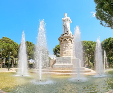 Zaragoza, İspanya - 14 Temmuz 2018: Kral Alfonso Batallador Jose Antonio park anıt