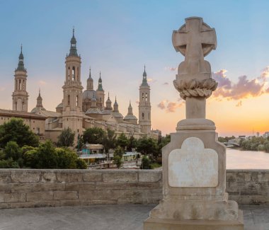 Zaragoza - katedral Basilica ayağı İspanya Aragon bölgesinin ana Landmark