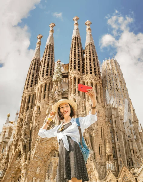 Barcelona España Julio 2018 Joven Asiática Haciendo Foto Selfie Smartphone —  Fotos de Stock