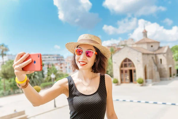 Mulher Turista Viajante Perto Barcelona Landmark Santuário Sant Josep Muntanya — Fotografia de Stock