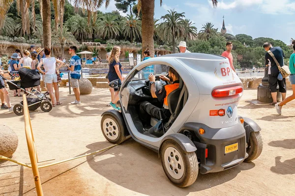 バルセロナ スペイン 2018 公園のルノー Twizy 電気自動車 — ストック写真