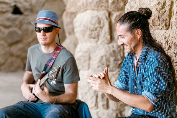 Barcelona Spanien Juli 2018 Street Musiker Spelar Gitarr — Stockfoto