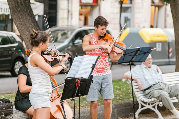 Julio 2018 Tarragona España Músico Callejero Tocando Violín —  Fotos de Stock