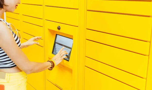 Woman Client Using Automated Self Service Post Terminal Machine Locker — Stock Photo, Image