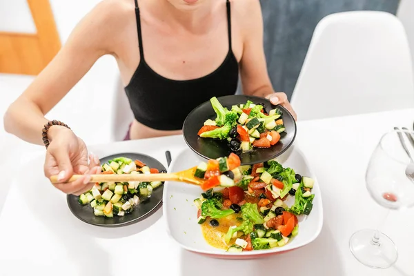 Close Young Woman Cooking Eating Vegetable Salad Home — Stock Photo, Image