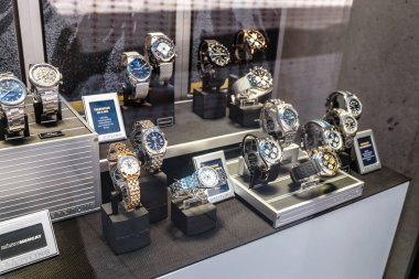 Bir Andorra La Vella, Andorra - 19 Temmuz 2018: Breitling Saat Satılık Dükkan