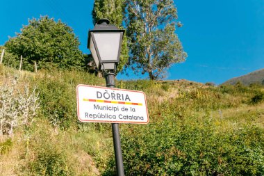 İşareti küçük eski köy Dorria, İspanya