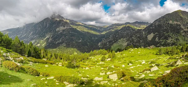 Pireneusok Hegyekre Panorámás Tájkép — Stock Fotó