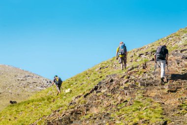 24 Temmuz 2018, Nuria, İspanya: Grup iz tarafından yürüyüş yürüyüşçü