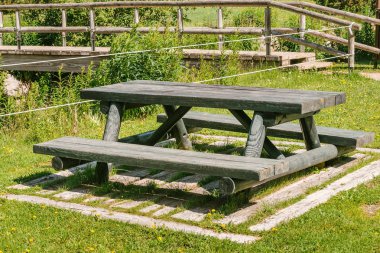 Boş piknik masa Park