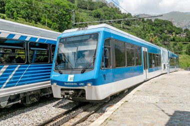26 Temmuz 2018, Queralbs, İspanya: Queralbs Tren demiryolu istasyonunda Pirene Dağları. Ünlü Nuria Vadisi giderken