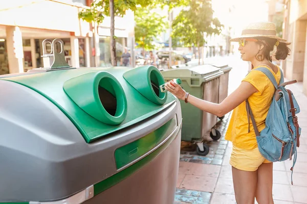 Young Woman Throwing Garbage Recycling Bin City Street — Stock Photo, Image