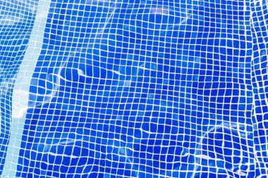 arka plan olarak yüzme havuzunda mavi su