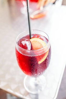 Bir bardak soğuk sangria