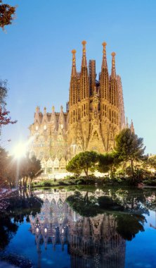 29 Temmuz 2018, Barselona, İspanya: Sagrada Familia Katedrali Barcelona'da panoramik manzaralı akşam zaman
