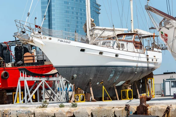 Julio 2018 Barcelona España Barcos Pesca Yates Pequeños Durante Mantenimiento — Foto de Stock