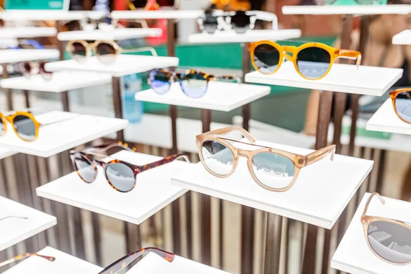 Luxusní Sluneční Brýle Obchodě — Stock fotografie