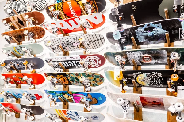 Июля 2018 Барселона Испания Красочные Скейтборды Продажи Магазине — стоковое фото