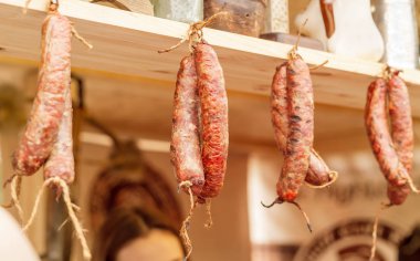 Kurutulmuş gurme Tütsülenmiş sosis Satılık