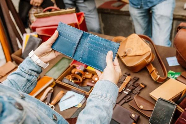 Yapımı Deri Cüzdan Moda Aksesuar Kavramı — Stok fotoğraf